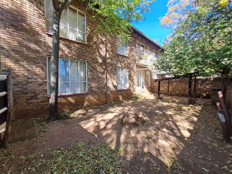 Spacious Ground Floor Living with Private Garden Appeal - Photo 2