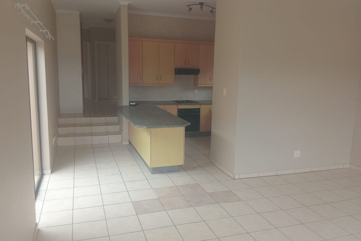 Spacious 3-Bedroom Townhouse in Secure Amalinda Complex - Photo 2