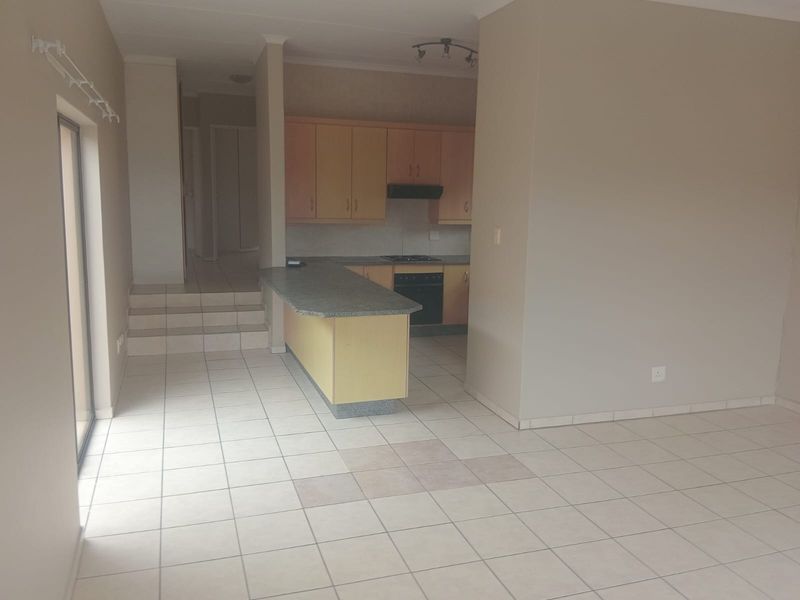 Spacious 3-Bedroom Townhouse in Secure Amalinda Complex - Photo 2