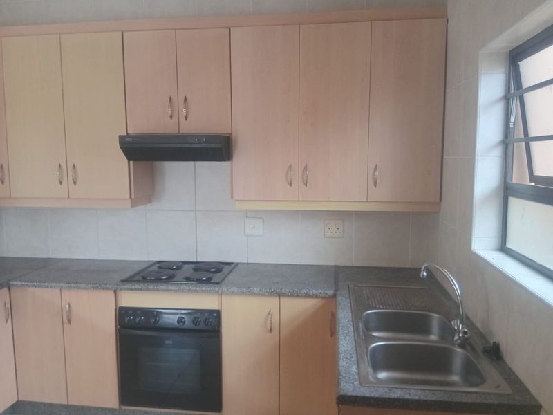 Spacious 3-Bedroom Townhouse in Secure Amalinda Complex - Photo 5