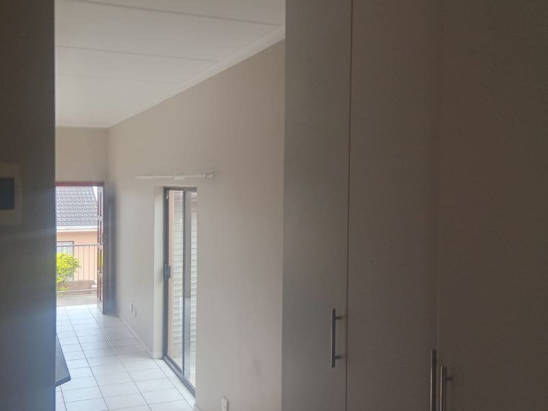 Spacious 3-Bedroom Townhouse in Secure Amalinda Complex - Photo 10
