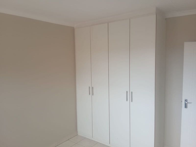 Spacious 3-Bedroom Townhouse in Secure Amalinda Complex - Photo 9