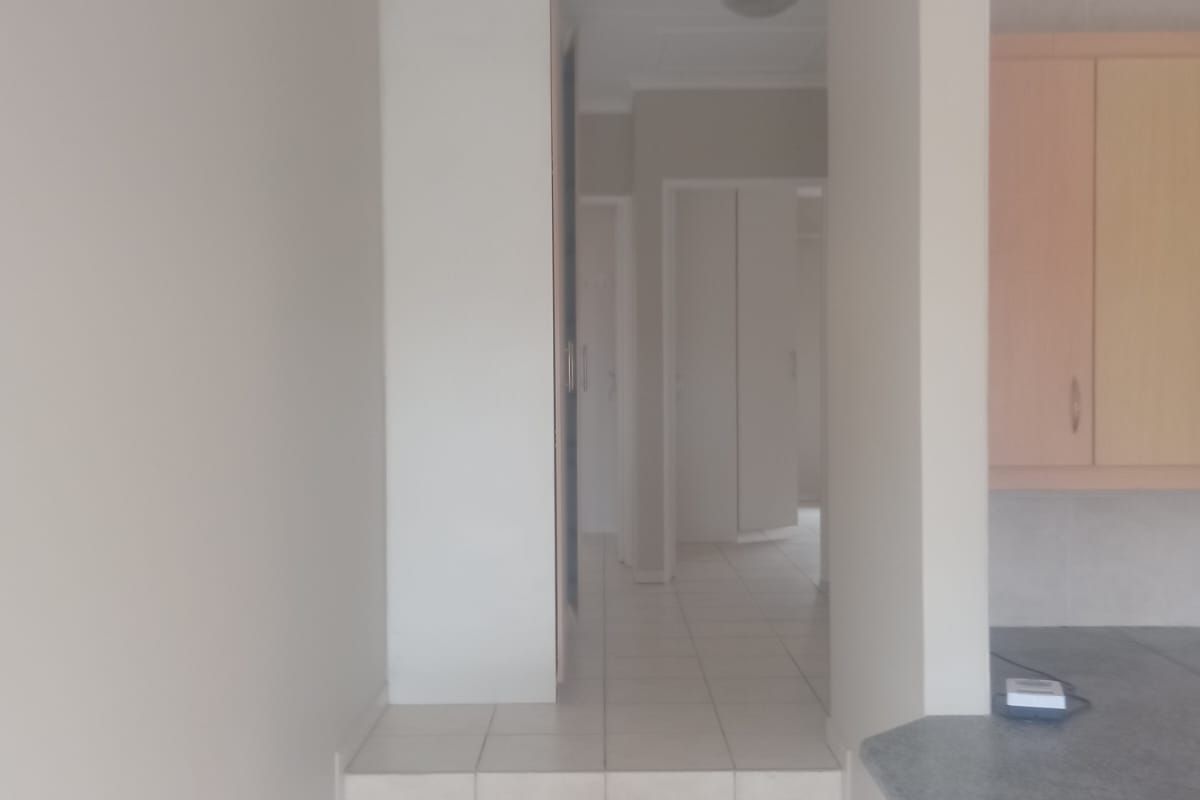 Spacious 3-Bedroom Townhouse in Secure Amalinda Complex - Photo 3