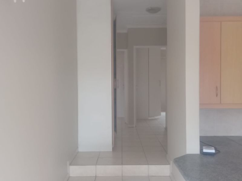 Spacious 3-Bedroom Townhouse in Secure Amalinda Complex - Photo 3
