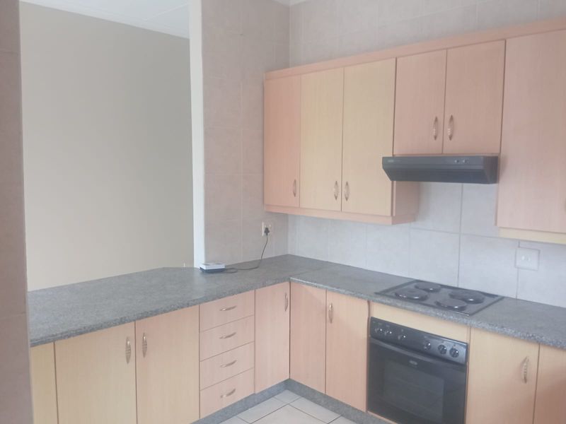 Spacious 3-Bedroom Townhouse in Secure Amalinda Complex - Photo 6