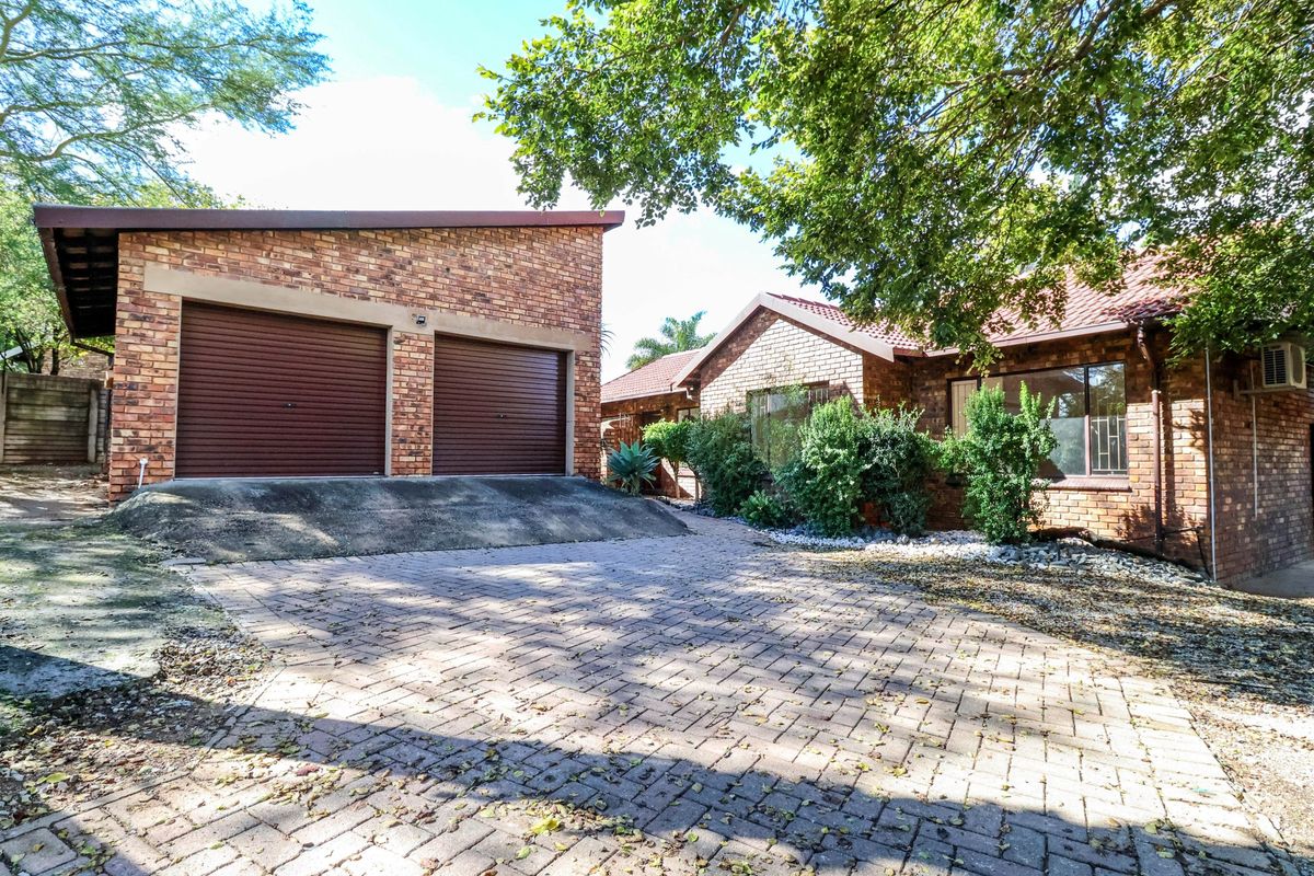 Bidding to start from R1450 000! Live Auction! 4 Bedroom  Home in The Reeds! - Photo 3