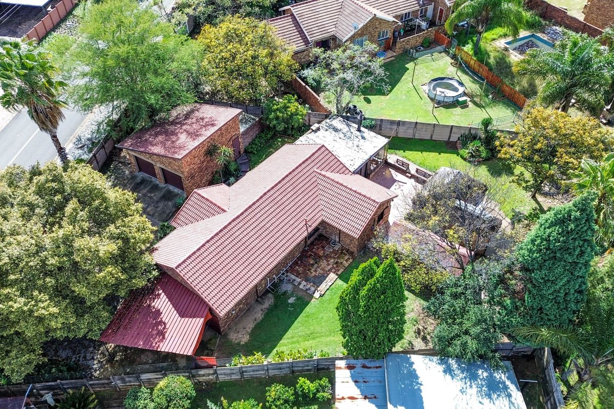 Bidding to start from R1450 000! Live Auction! 4 Bedroom  Home in The Reeds! - Photo 2