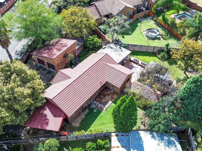 Bidding to start from R1450 000! Live Auction! 4 Bedroom  Home in The Reeds! - Photo 2