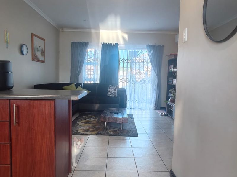 Charming 3-bedroom semi-detached home for rent in Parsons Ridge, Gqeberha—ideal for family living! - Photo 2