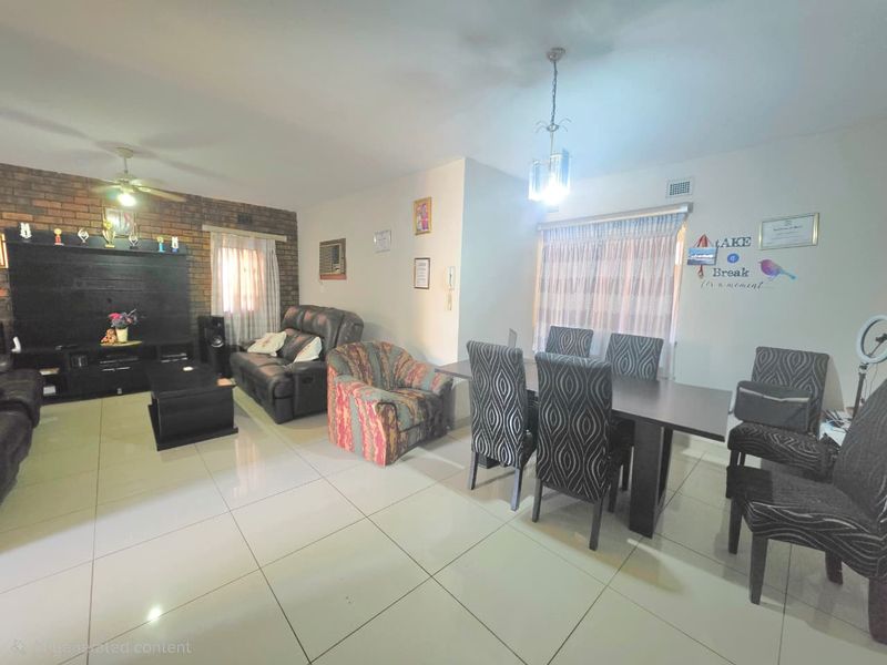 Modern 3 Bedroom Duplex in Secure Complex - Photo 9