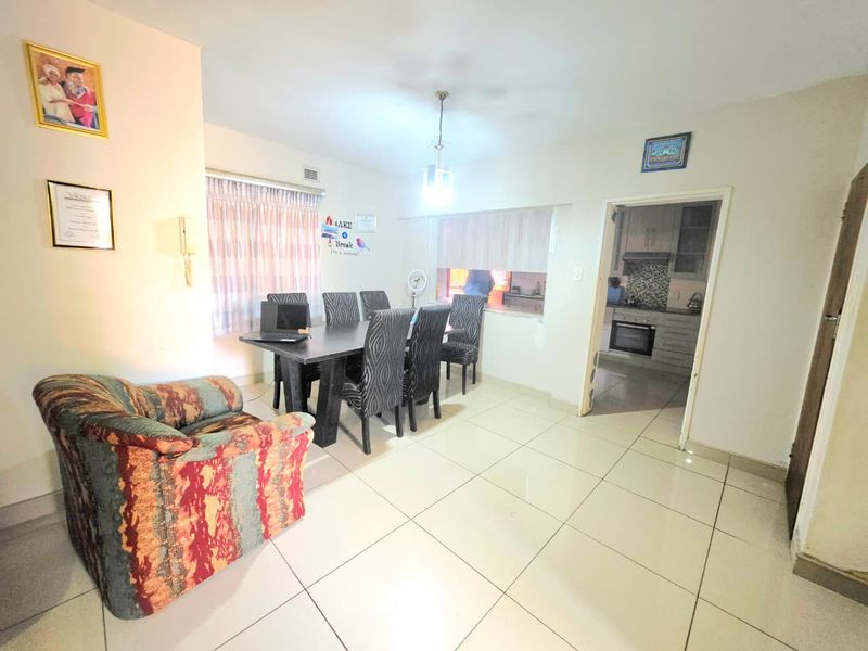 Modern 3 Bedroom Duplex in Secure Complex - Photo 8