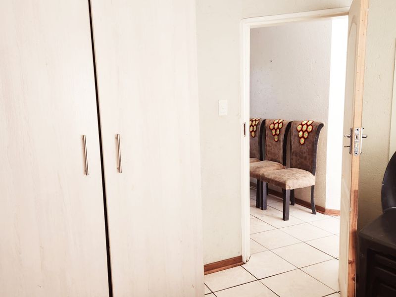 Comfortable & Convenient Apartment Living in Central Potchefstroom - Photo 5