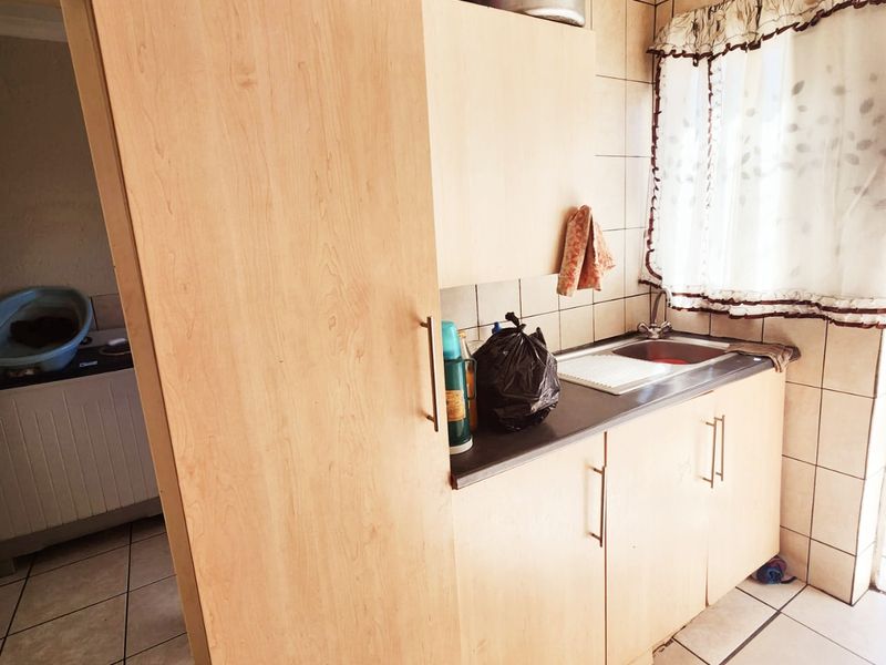 Comfortable & Convenient Apartment Living in Central Potchefstroom - Photo 7