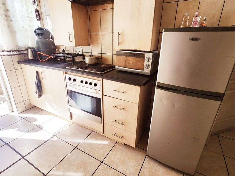 Comfortable & Convenient Apartment Living in Central Potchefstroom - Photo 6