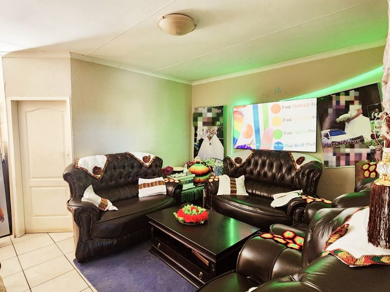 Comfortable & Convenient Apartment Living in Central Potchefstroom - Photo 1