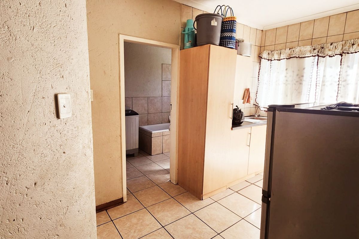 Comfortable & Convenient Apartment Living in Central Potchefstroom - Photo 4