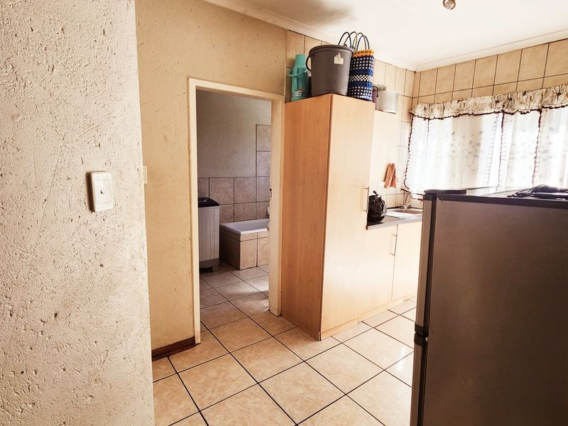 Comfortable & Convenient Apartment Living in Central Potchefstroom - Photo 4