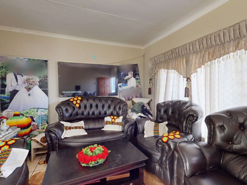 Comfortable & Convenient Apartment Living in Central Potchefstroom - Photo 3