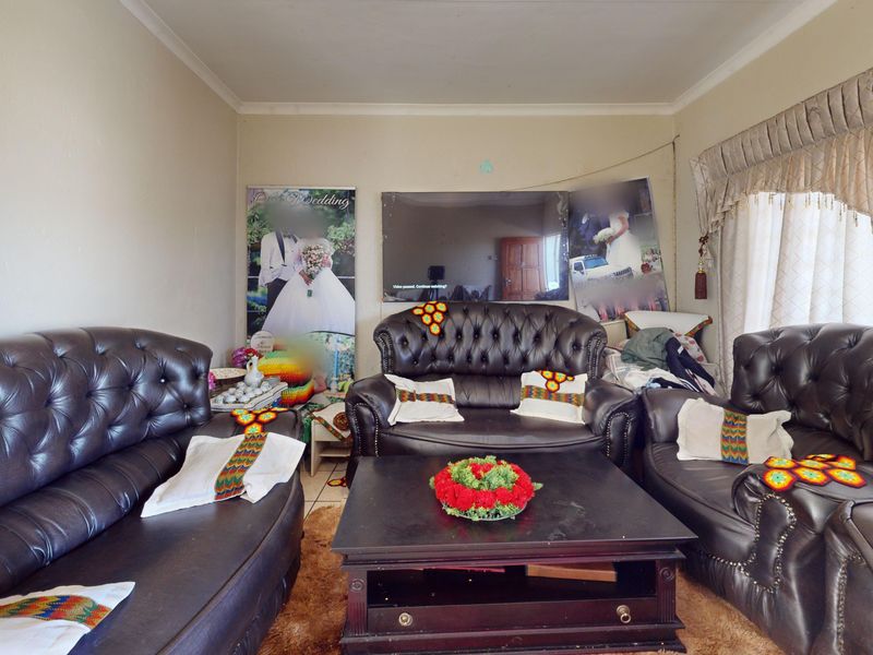 Comfortable & Convenient Apartment Living in Central Potchefstroom - Photo 4