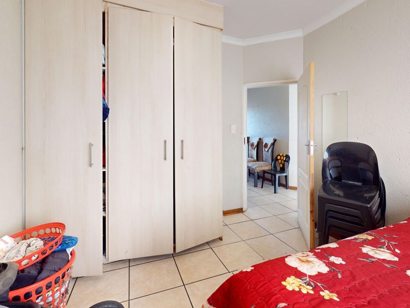 Comfortable & Convenient Apartment Living in Central Potchefstroom - Photo 10
