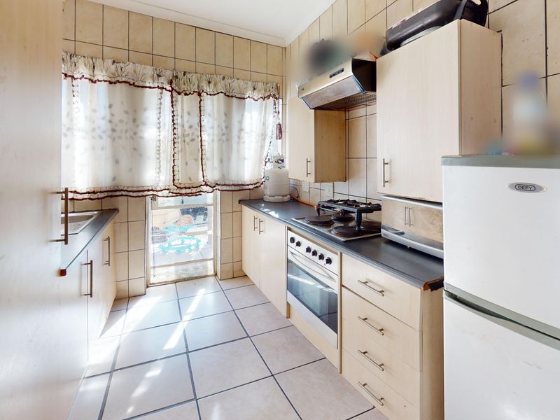 Comfortable & Convenient Apartment Living in Central Potchefstroom - Photo 6