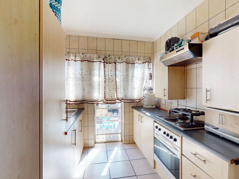 Comfortable & Convenient Apartment Living in Central Potchefstroom - Photo 7