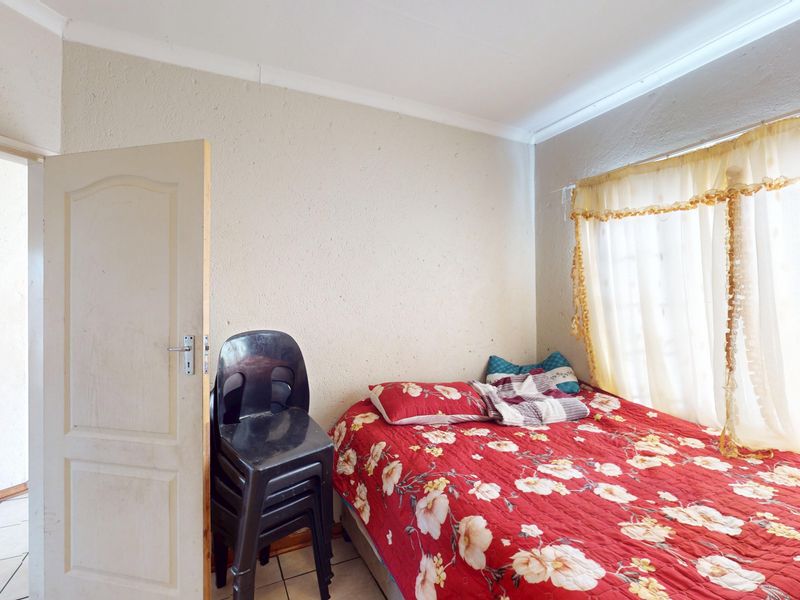 Comfortable & Convenient Apartment Living in Central Potchefstroom - Photo 8