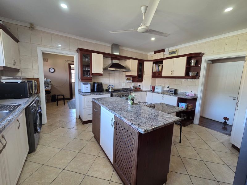 Immaculate Luxury Home with Harbour Views in Marlborough Park Bluff - Photo 10
