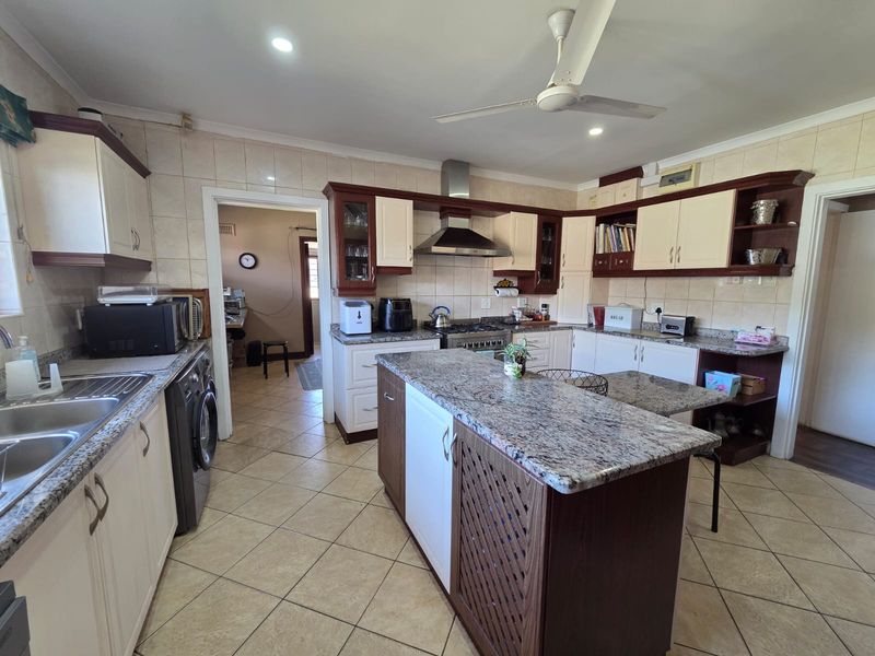Immaculate Luxury Home with Harbour Views in Marlborough Park Bluff - Photo 7