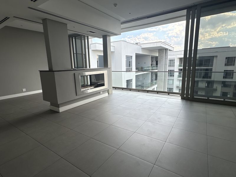 Executive Living Above the City- Starting bid from R4 599 999 online auction - Photo 2
