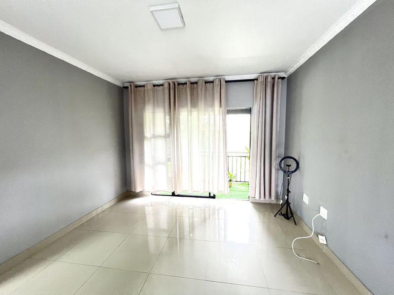 Morningside, 2 Bedroom Flat, 1 Parking For Sale - Photo 3