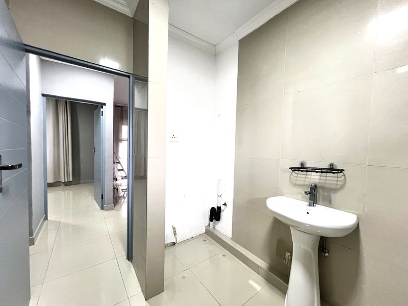 Morningside, 2 Bedroom Flat, 1 Parking For Sale - Photo 10