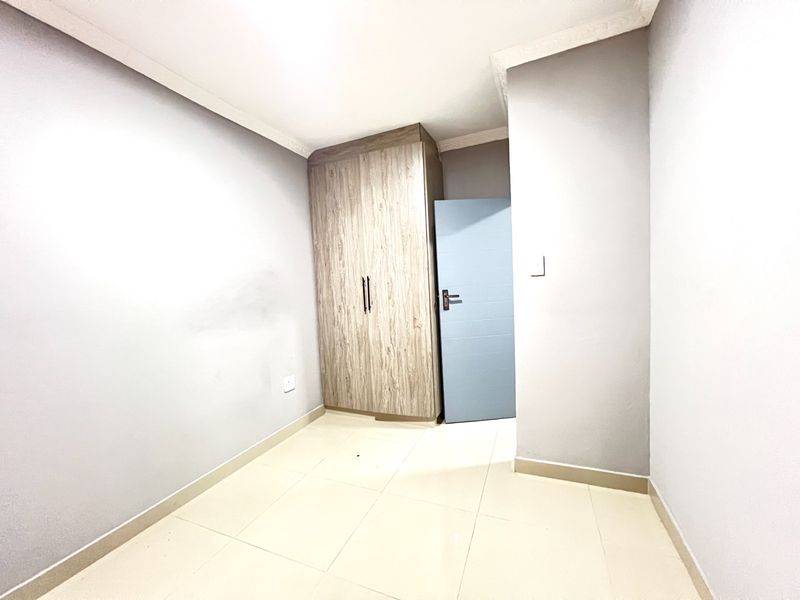 Morningside, 2 Bedroom Flat, 1 Parking For Sale - Photo 9