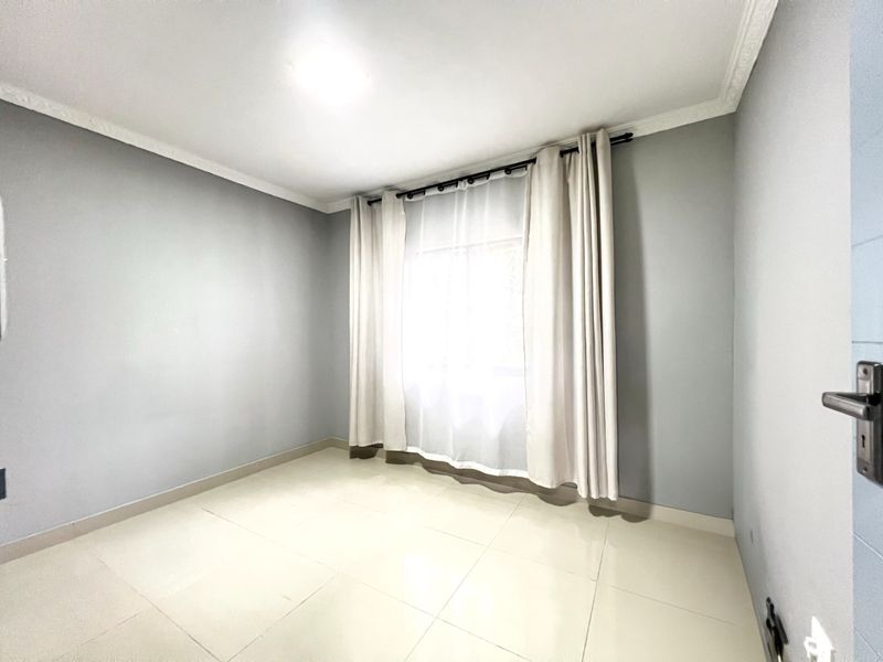 Morningside, 2 Bedroom Flat, 1 Parking For Sale - Photo 7