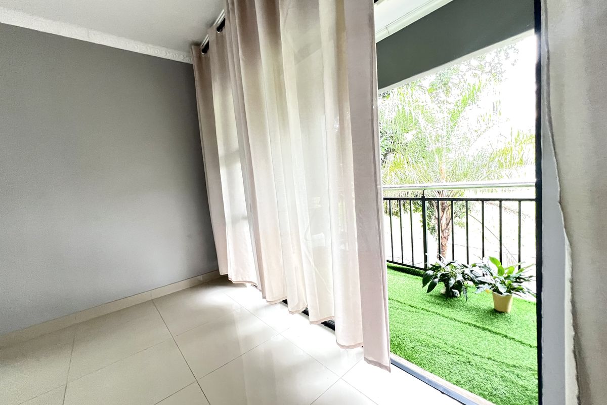 Morningside, 2 Bedroom Flat, 1 Parking For Sale - Photo 2