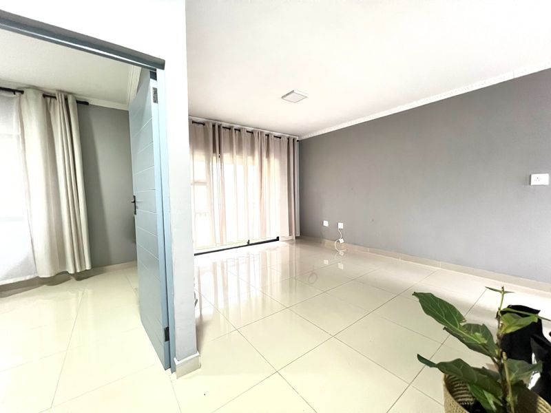 Morningside, 2 Bedroom Flat, 1 Parking For Sale - Photo 4