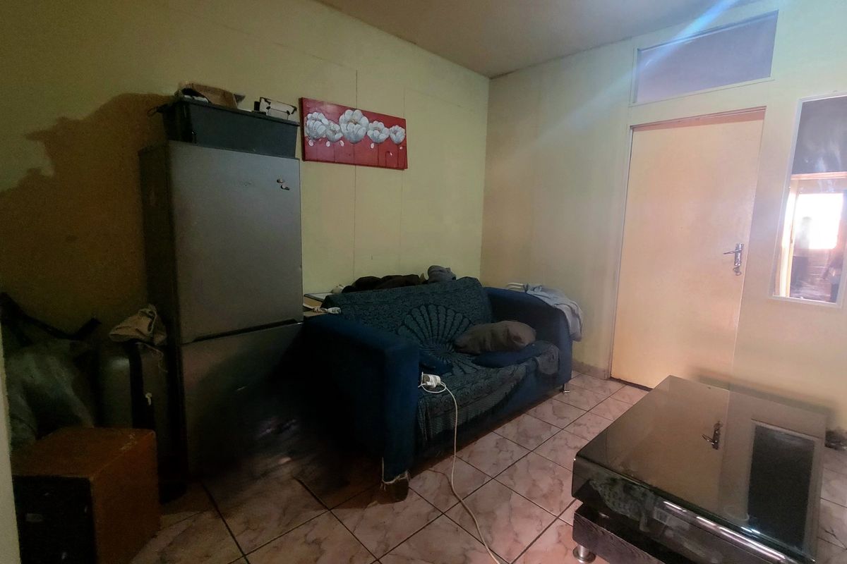 Investment - Spacious Bachelor Flat With Great Potential - Photo 5