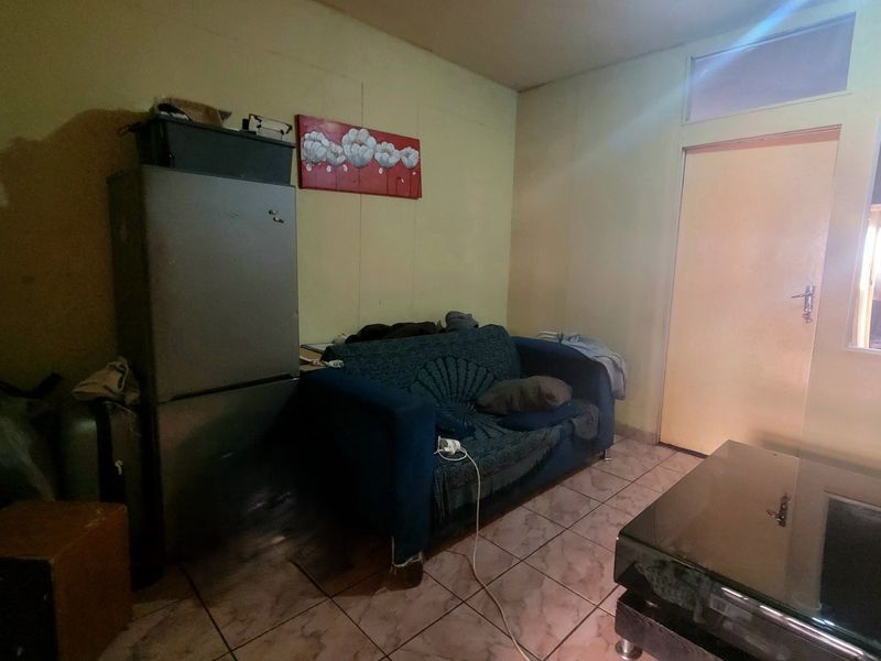 Investment - Spacious Bachelor Flat With Great Potential - Photo 5