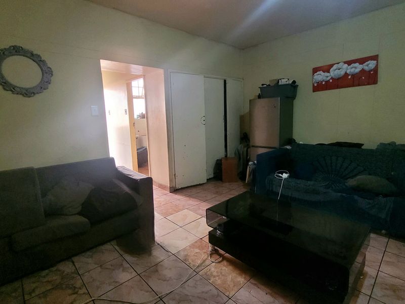 Investment - Spacious Bachelor Flat With Great Potential - Photo 8