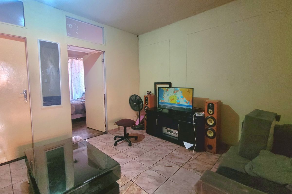 Investment - Spacious Bachelor Flat With Great Potential - Photo 4