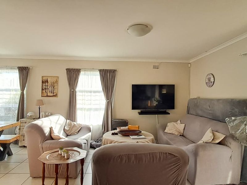 Spacious and well-maintained 3-bedroom family home ! - Photo 2
