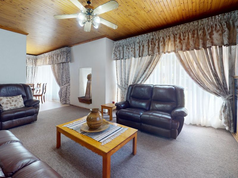 Live Luxury Non-Distressed Auction - Starting to bid from R1,199,000-00! - Photo 9
