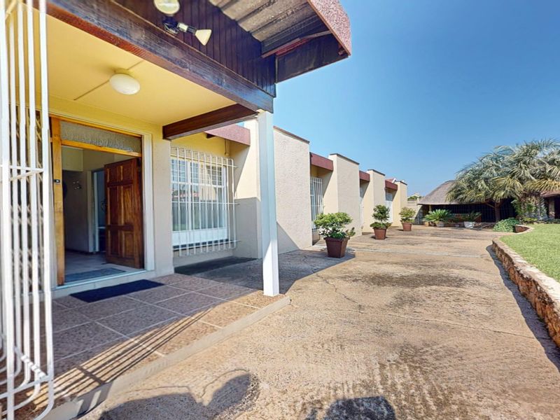 Live Luxury Non-Distressed Auction - Starting to bid from R1,199,000-00! - Photo 8