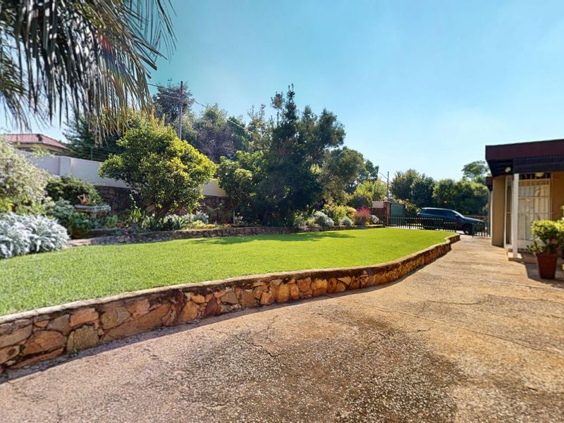 Live Luxury Non-Distressed Auction - Starting to bid from R1,199,000-00! - Photo 7