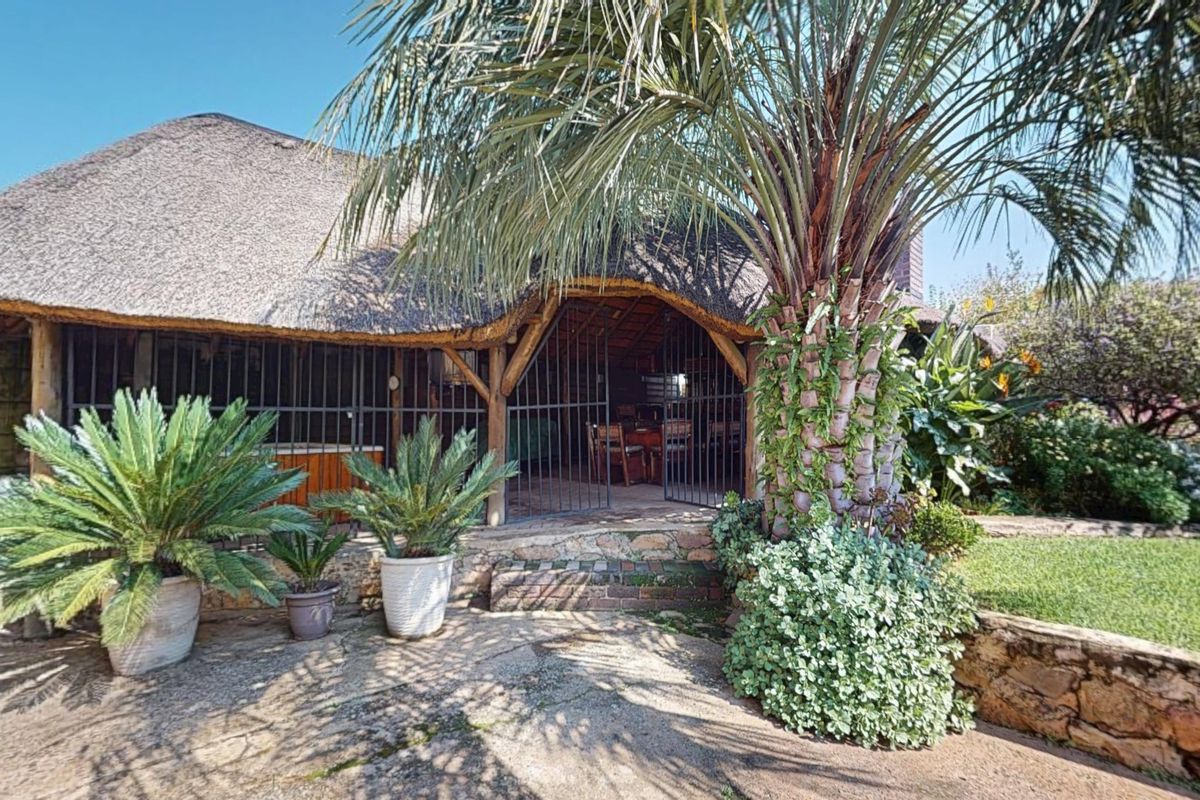 Live Luxury Non-Distressed Auction - Starting to bid from R1,199,000-00! - Photo 4