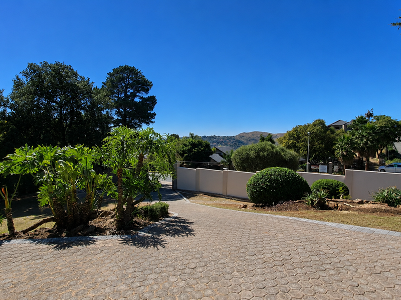 Stunning Newly Renovated 4 Bed 3,5Bath Double Garage Home With Cottage And View In Helderkruin - Photo 3