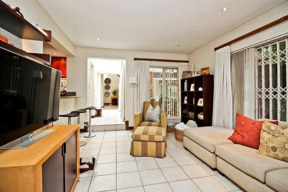 Sophisticated Living with Panoramic Views - Photo 5