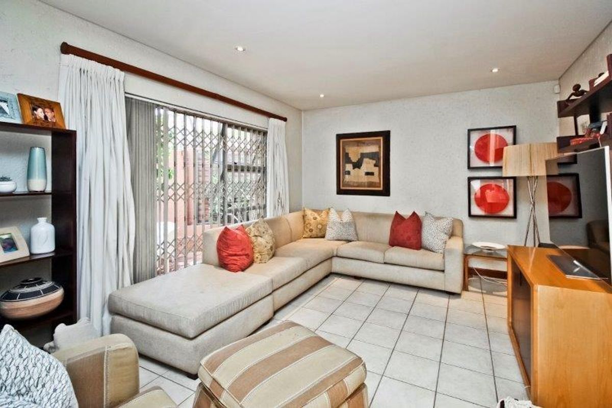Sophisticated Living with Panoramic Views - Photo 3