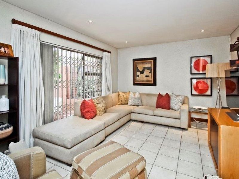 Sophisticated Living with Panoramic Views - Photo 3