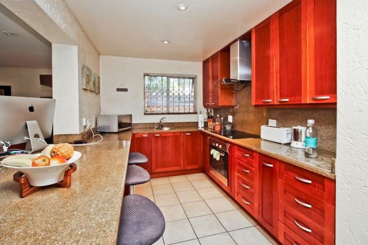 Sophisticated Living with Panoramic Views - Photo 2